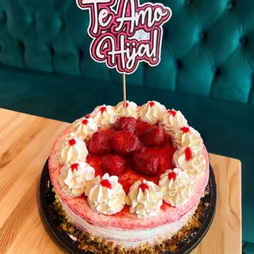 Tarta con topper personalizado