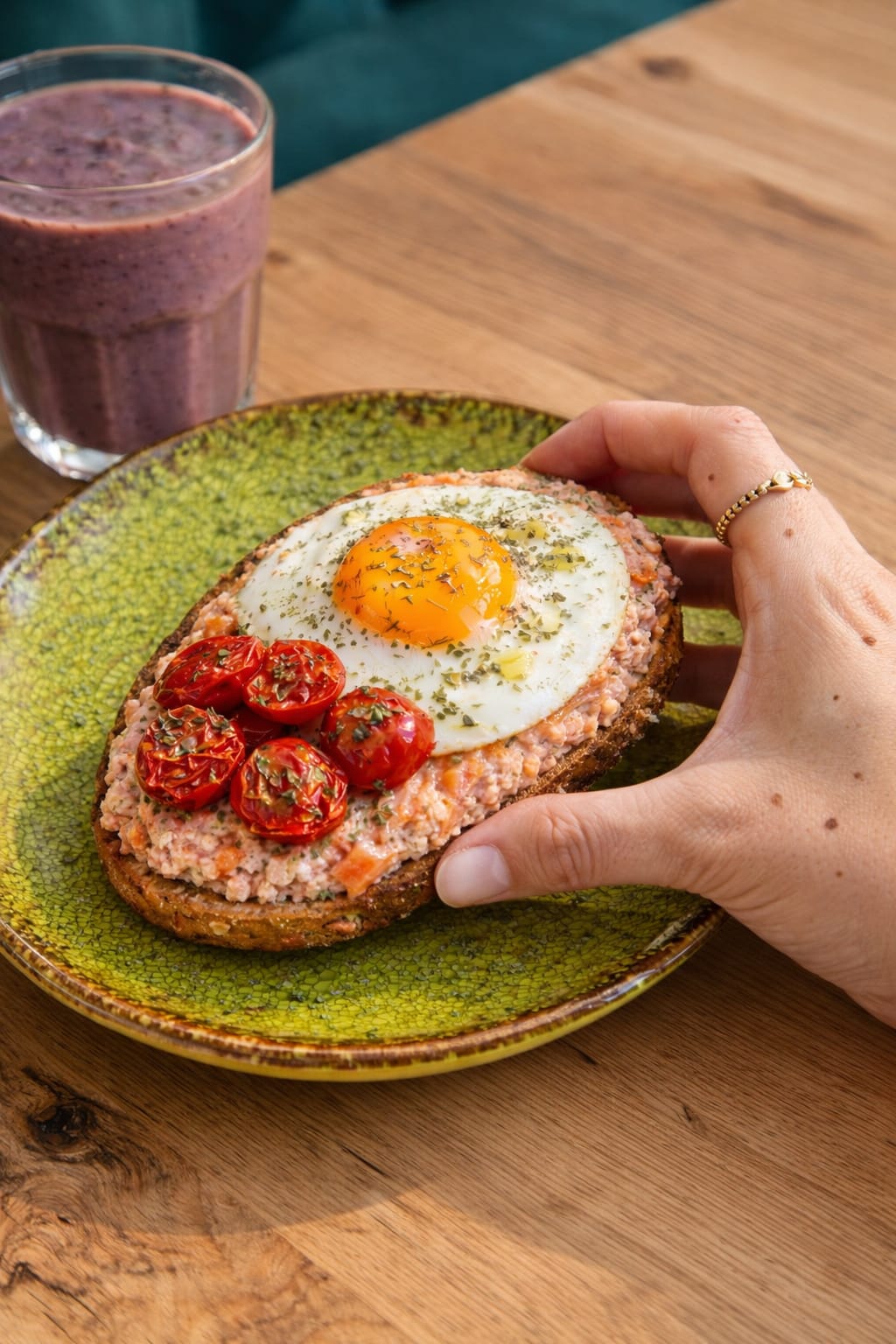 Whole grain toast with egg and cherry tomatoes